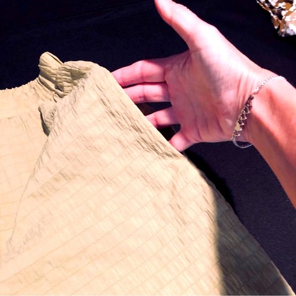 Lulus woman’s crepe pants - Picture 5 of 7